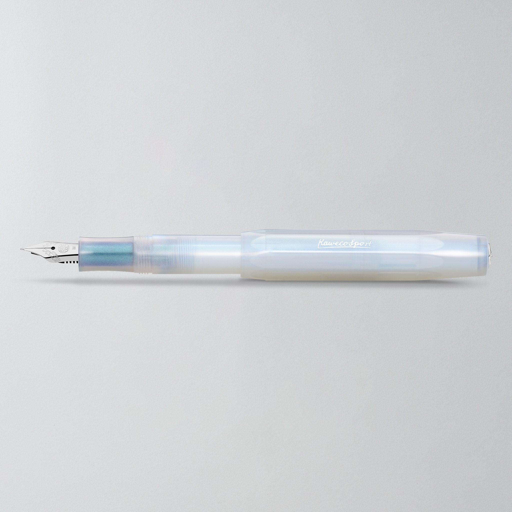 Geöffneter Füllhalter mit aufgesteckter Kappe in Light Blue