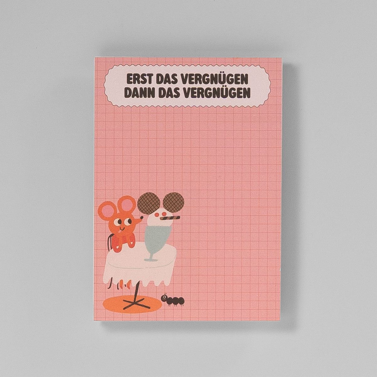 Notizblock Erst das Vergnügen von Slinga mit Maus und Eisbecher am Tisch, dazu eine Ameise