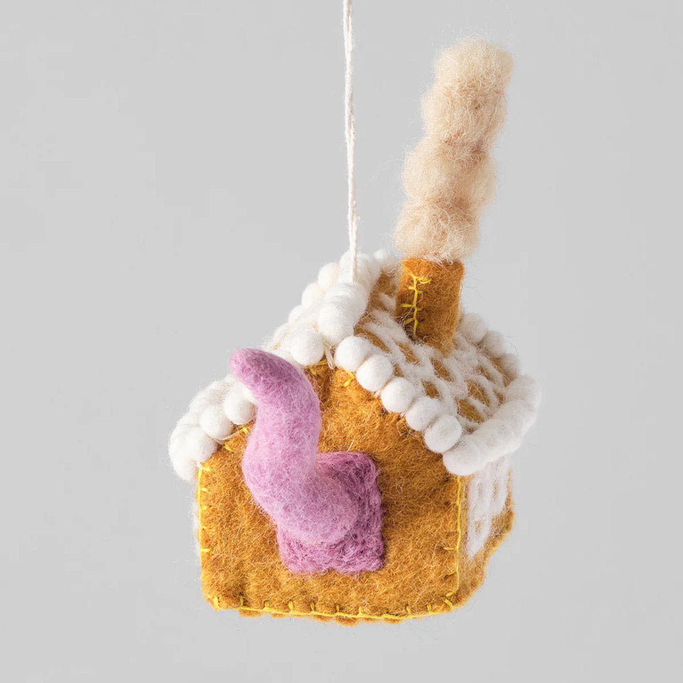 Filzanhänger – Katze im Lebkuchenhaus