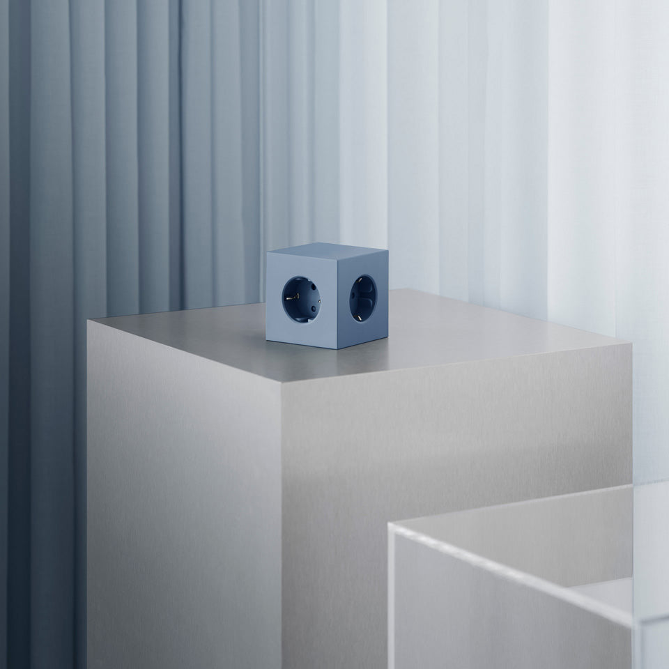 Mehrfachsteckdose in shark blue / Avolt Square 1