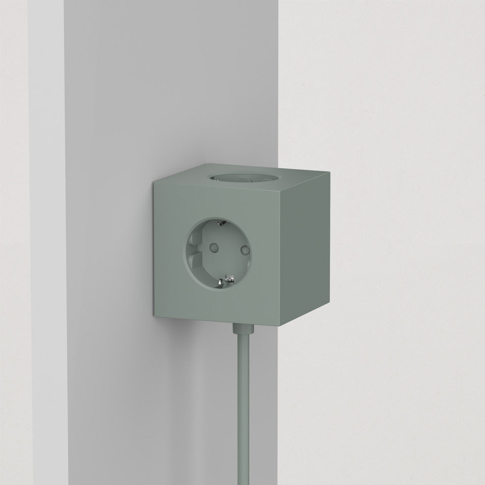 Mehrfachsteckdose in oak green / Avolt Square 1