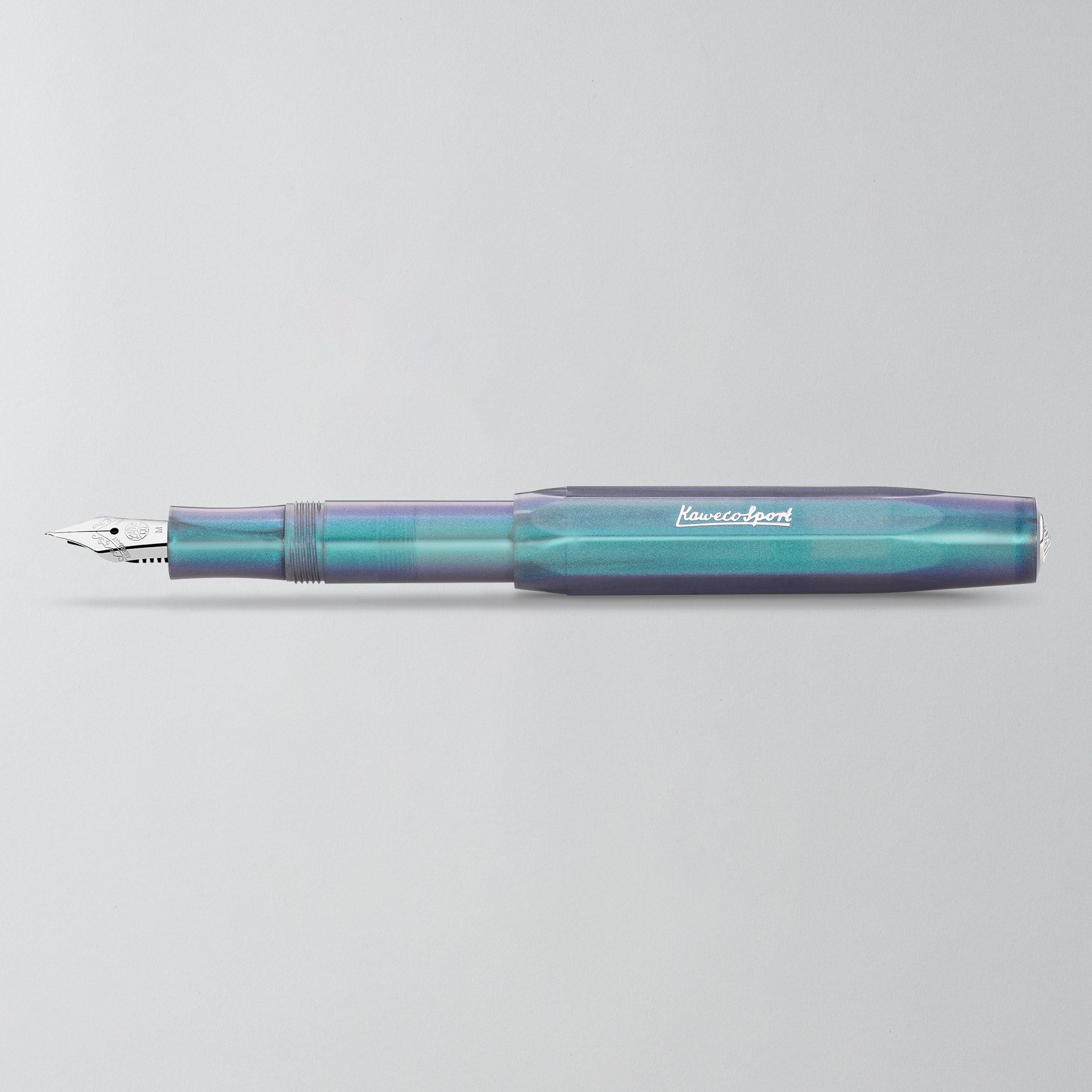 Geöffneter Füllhalter mit aufgesteckter Kappe in Shadow Blue