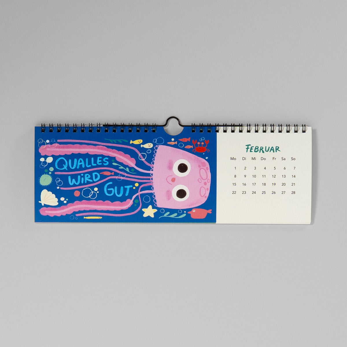 GraFischer Kalender 2027 Februarblatt mit rosa Qualle und dem Spruch Qualles wird gut